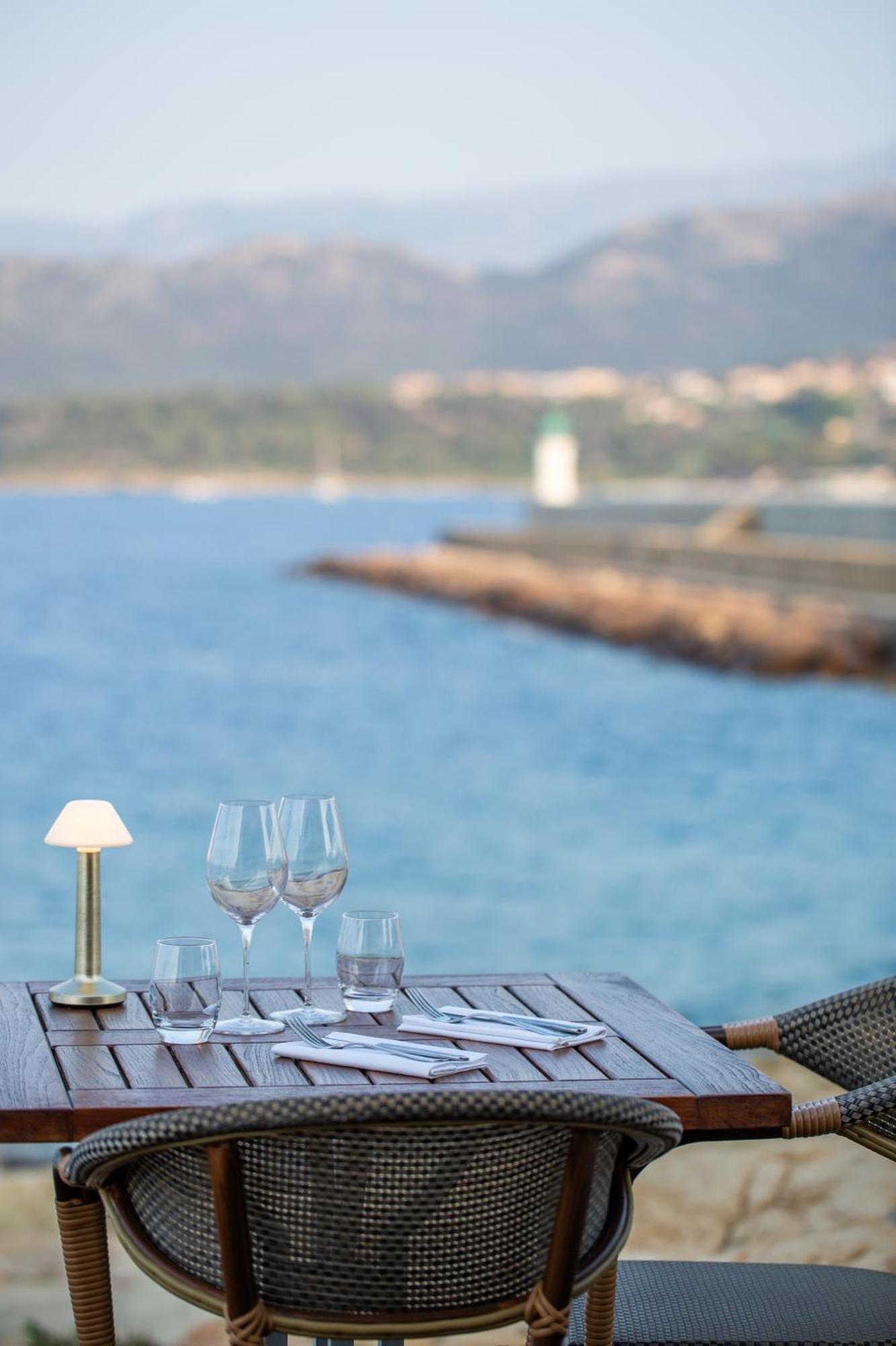 La Pietra Restaurant & Hotel LʼÎle-Rousse
