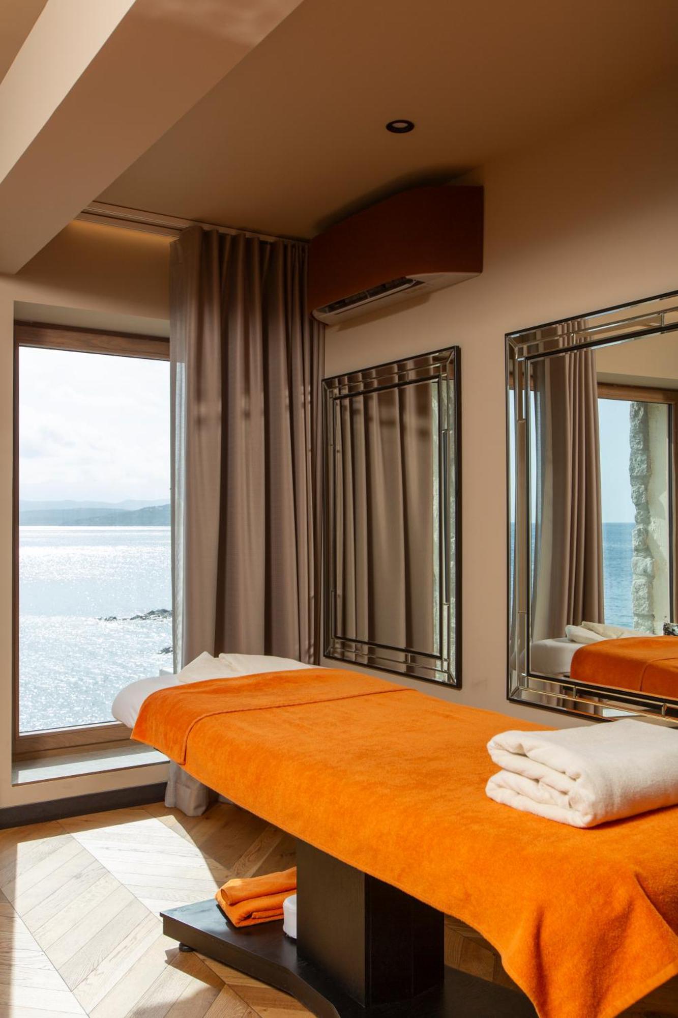 La Pietra Restaurant & Hotel