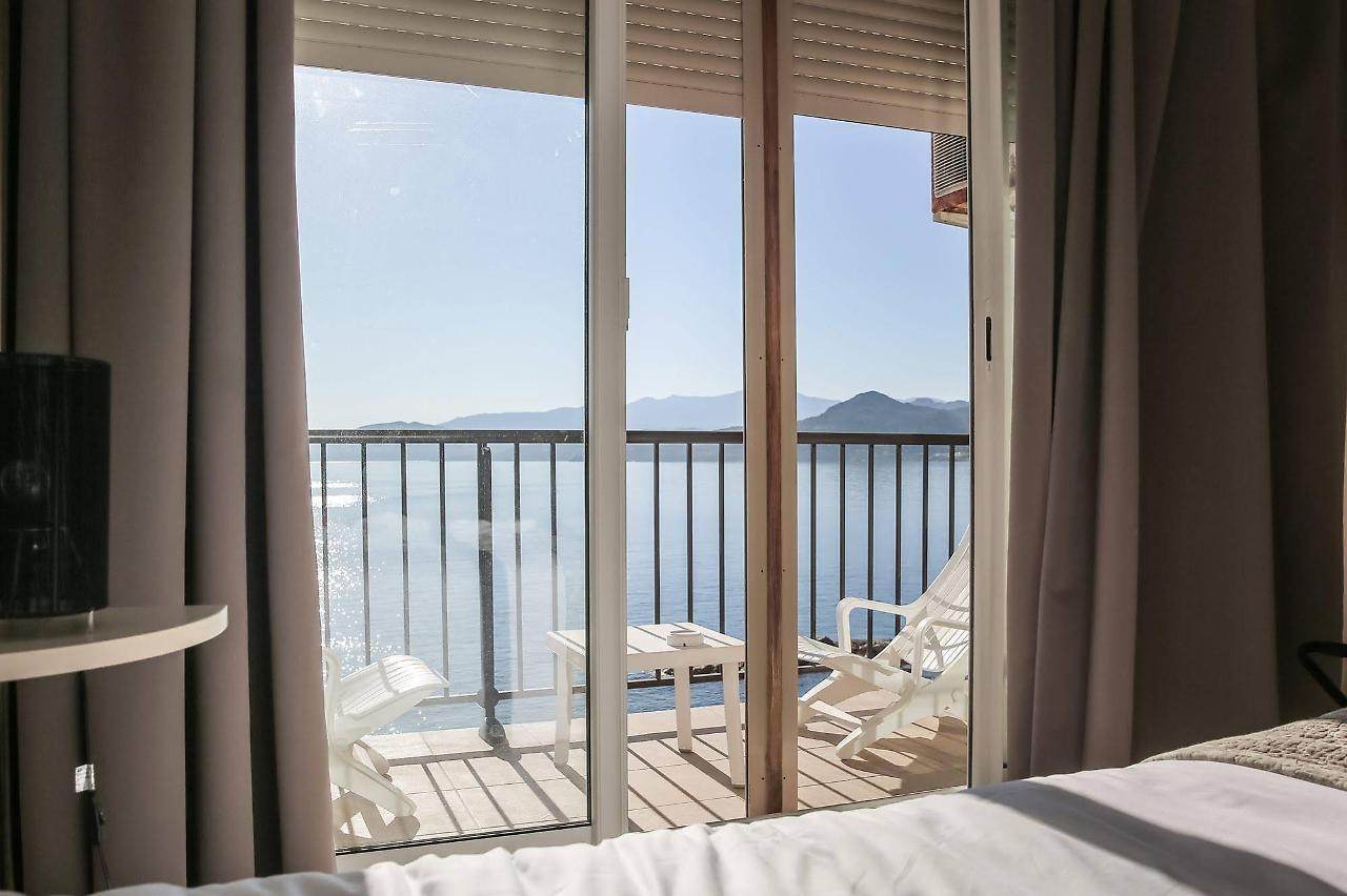 La Pietra Restaurant & 3* LʼÎle-Rousse