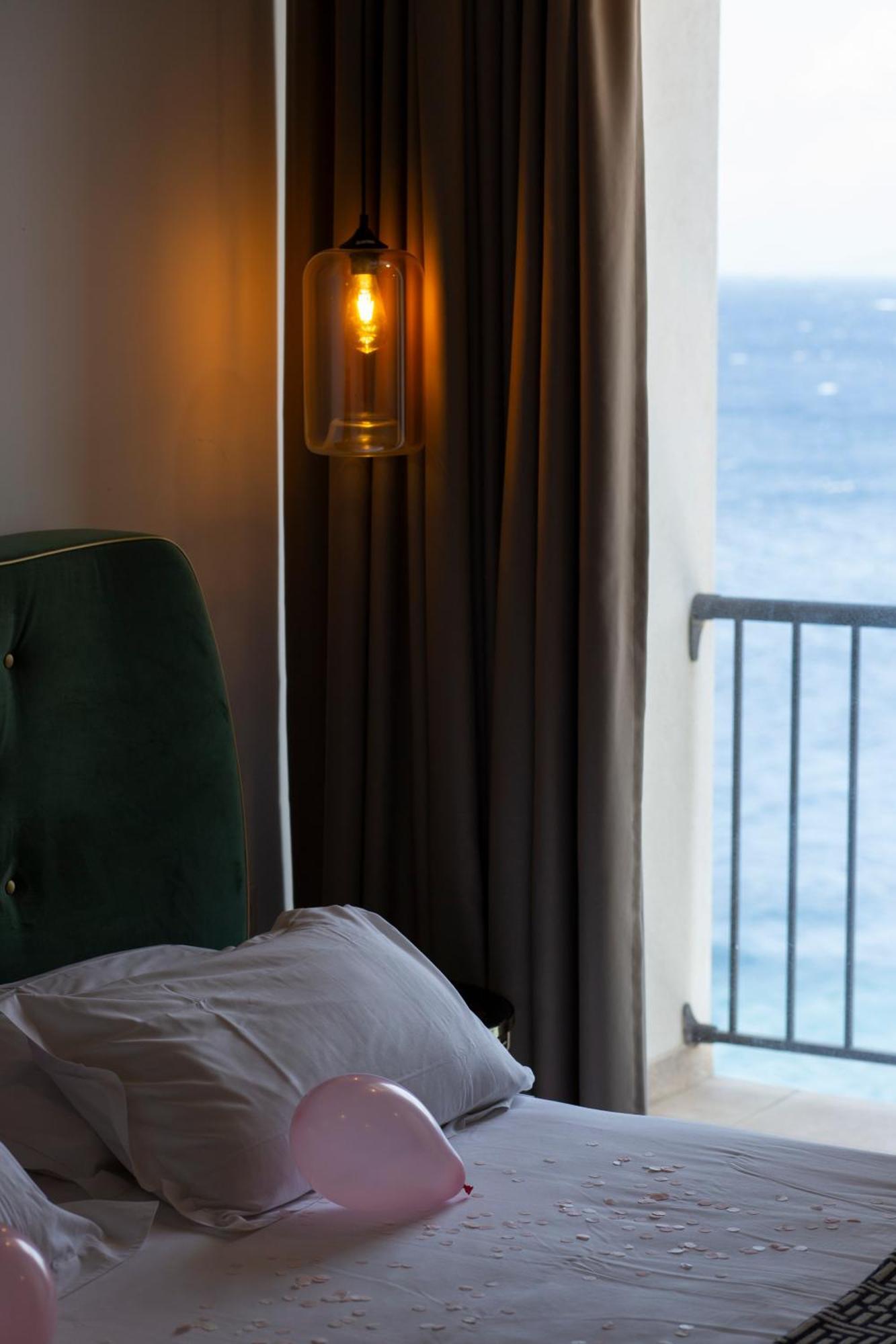 Hotel La Pietra Restaurant & LʼÎle-Rousse
