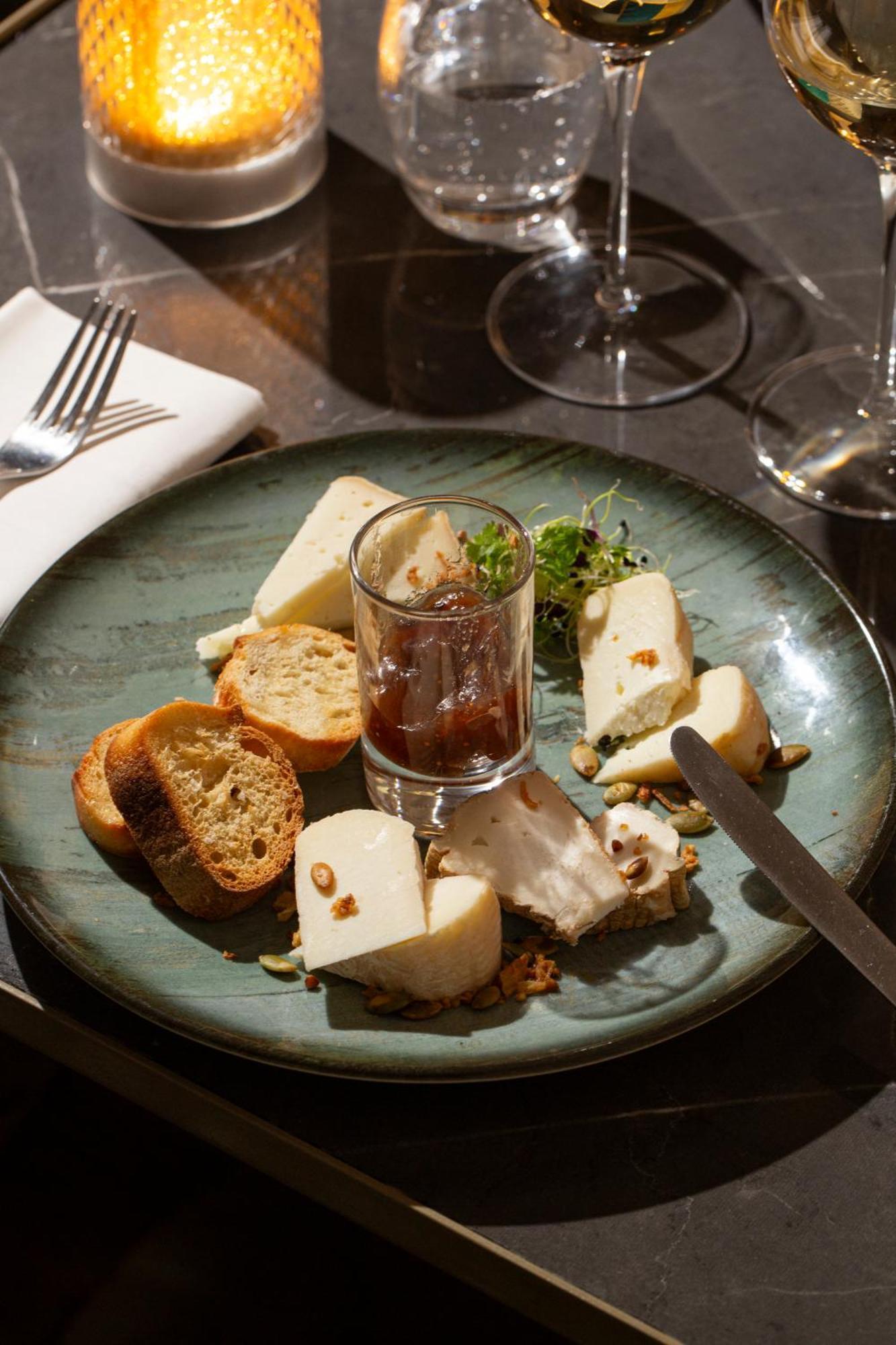 La Pietra Restaurant & Hotel