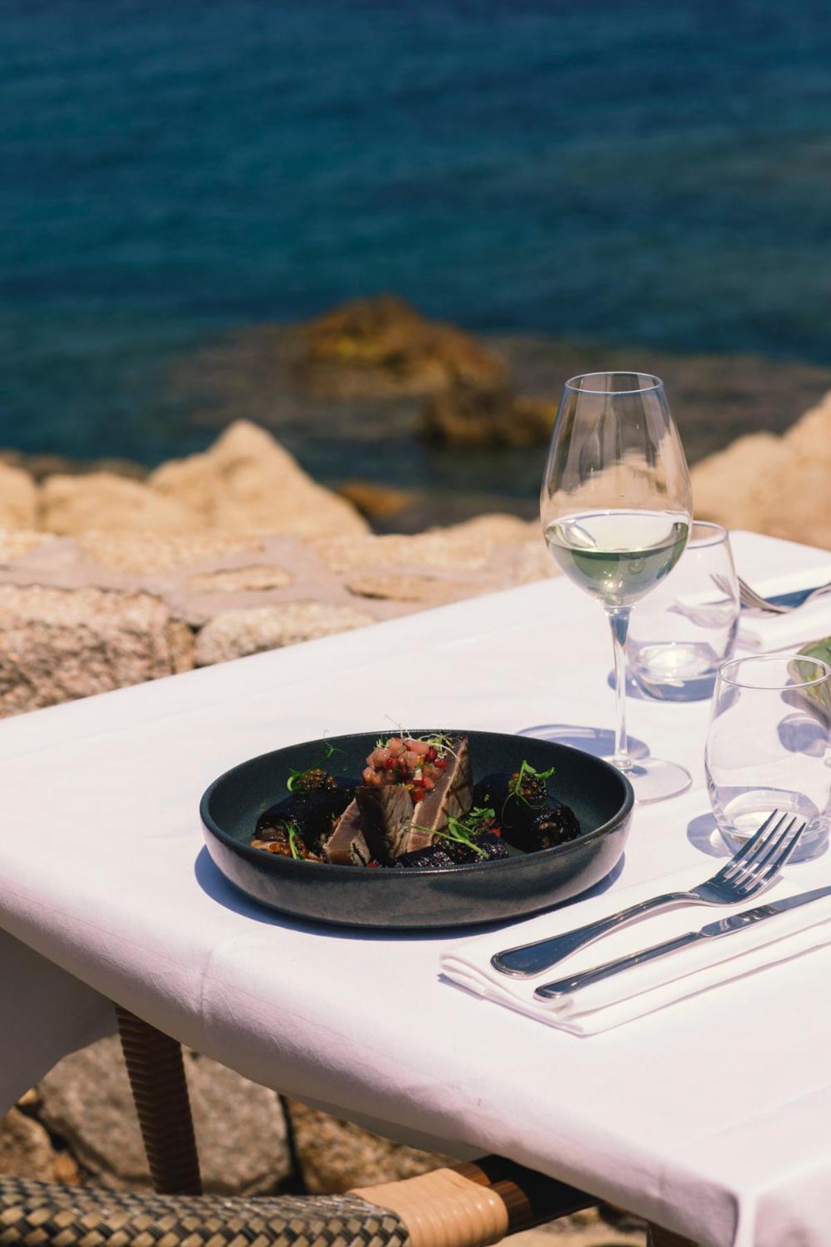 Hotel La Pietra Restaurant & LʼÎle-Rousse